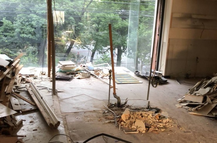 内装解体中写真